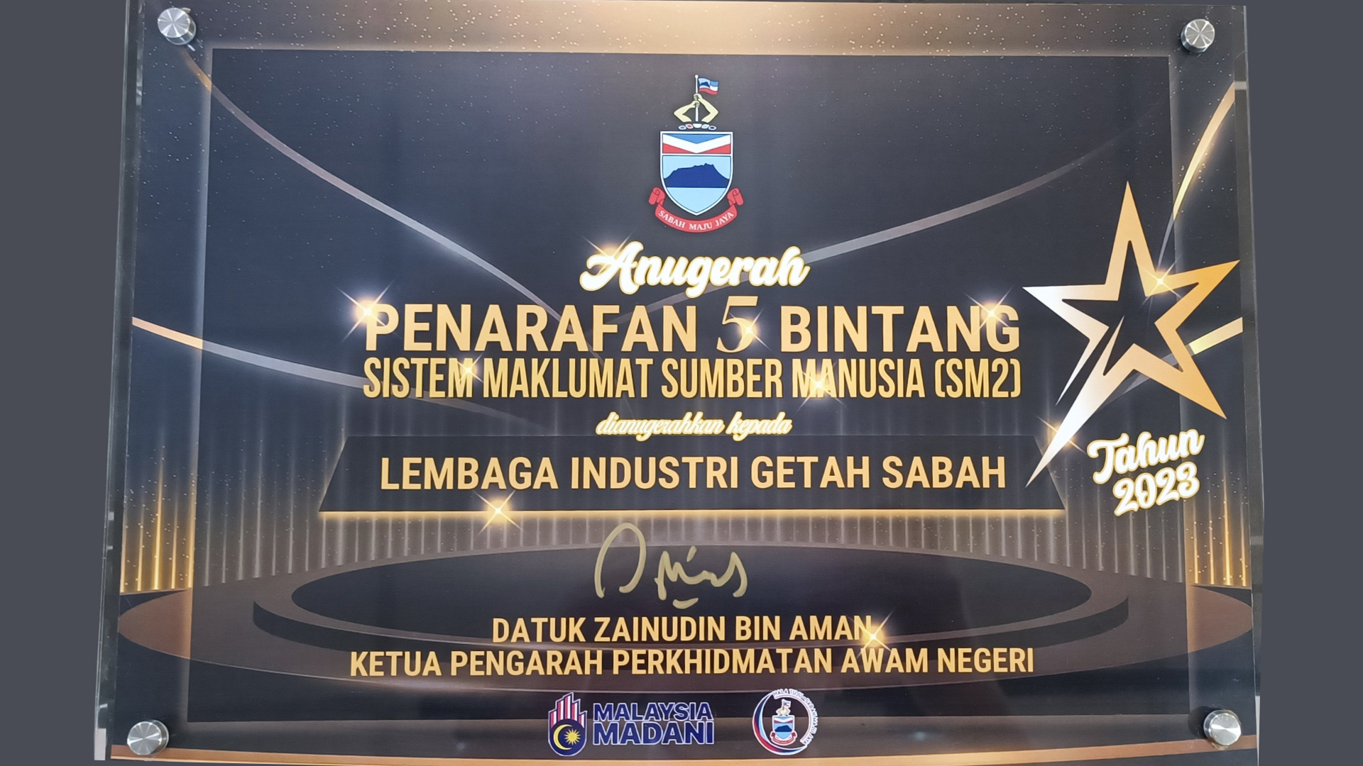 ANUGERAH PENARAFAN 5 BINTANG